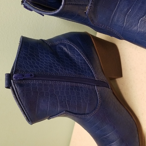 True Craft Women's Cobalt Blue Croco TC-Winnie. Brand new. Never worn. - Picture 10 of 11